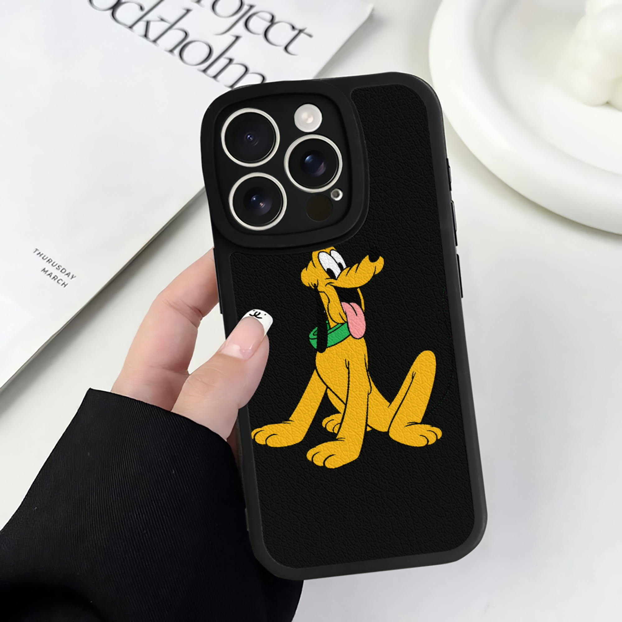 （画像用） ミッキーマウス Mickey Mouse 【iPhone 16シリーズ対応】シリコンスマホケース（レザー調） 材質：シリコン